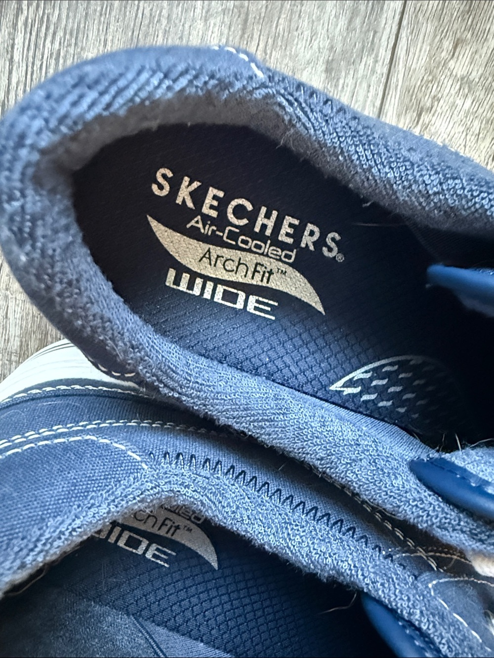 Skechers Air Cooled Arch Fit Wide Sz 9 navy Canvas Low-Top Sneakers - Picture 6 of 6